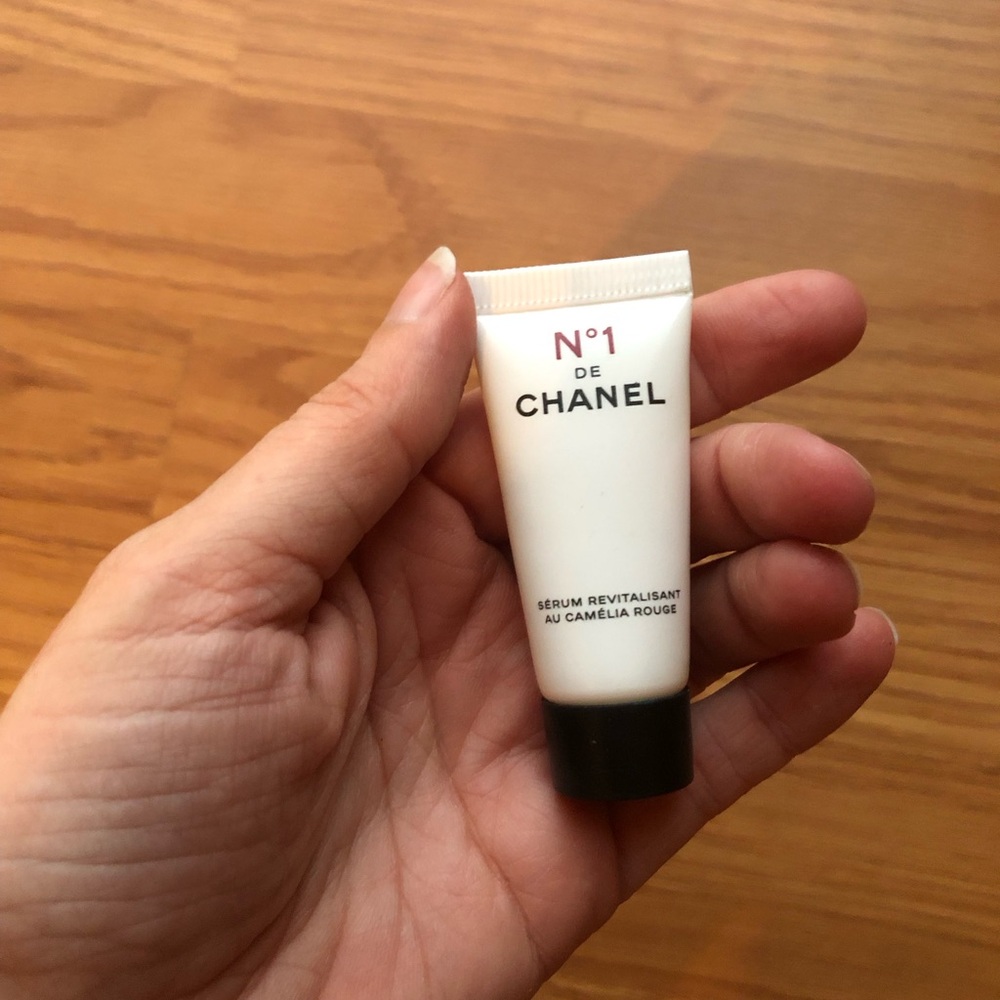 CHANEL N°1 Revitalizing Serum